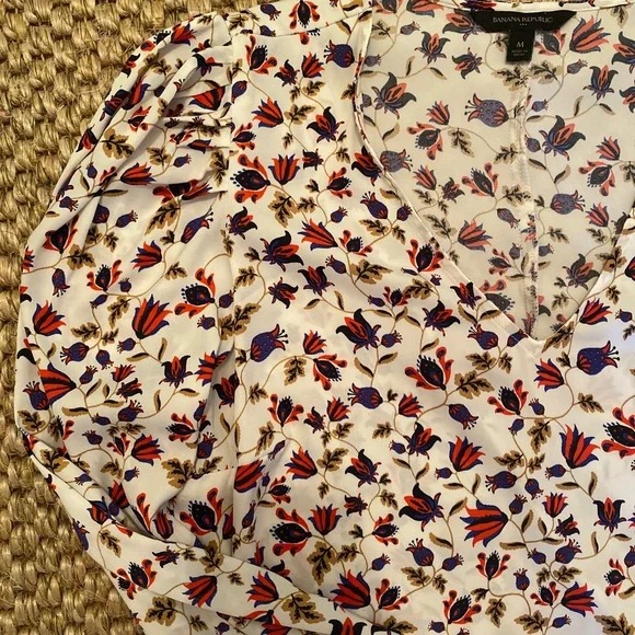 Banana Republic V-Neck Long Sleeve Top - Picture 6 of 6